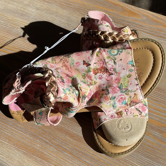 Girls Eva Blowfish sandals (NWT) - Picture 2 of 9